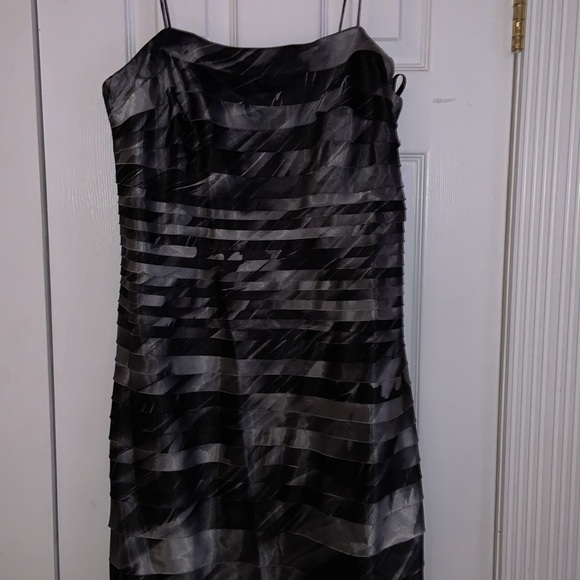 JS Collections ladies ruffle multi layer dress - Picture 3 of 9